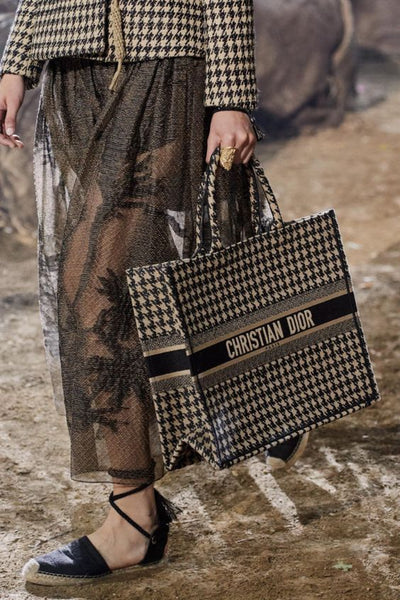 4 Trendy Designer Totes for This Summer and Beyond: Embrace Luxury with Preowned Fashion